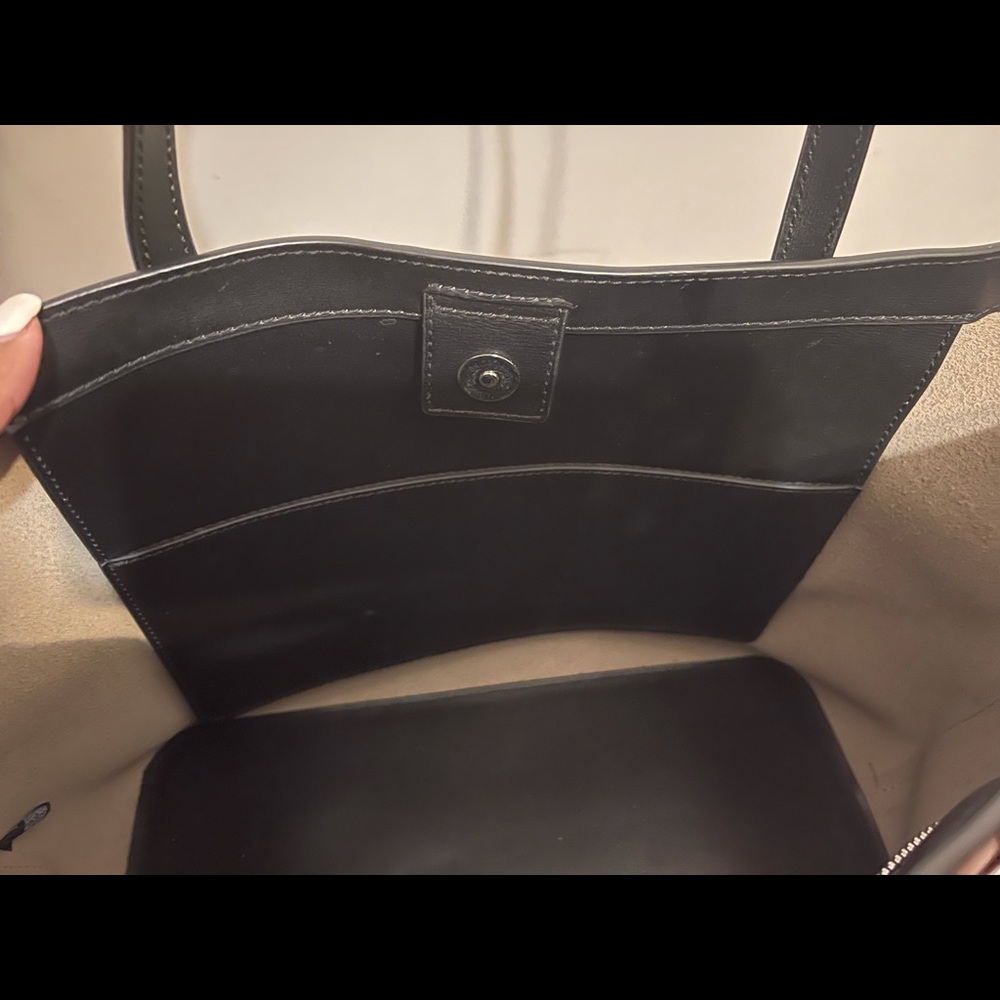 Michael Kors Black leather tote - Picture 5 of 6